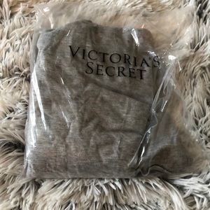 VS grey long sleeve tee shirt